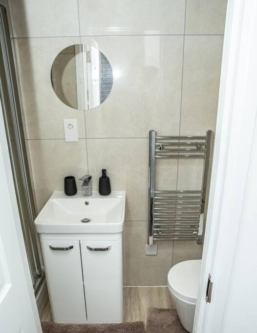 Aylesbury Apartment 1 With Free Parking Dış mekan fotoğraf