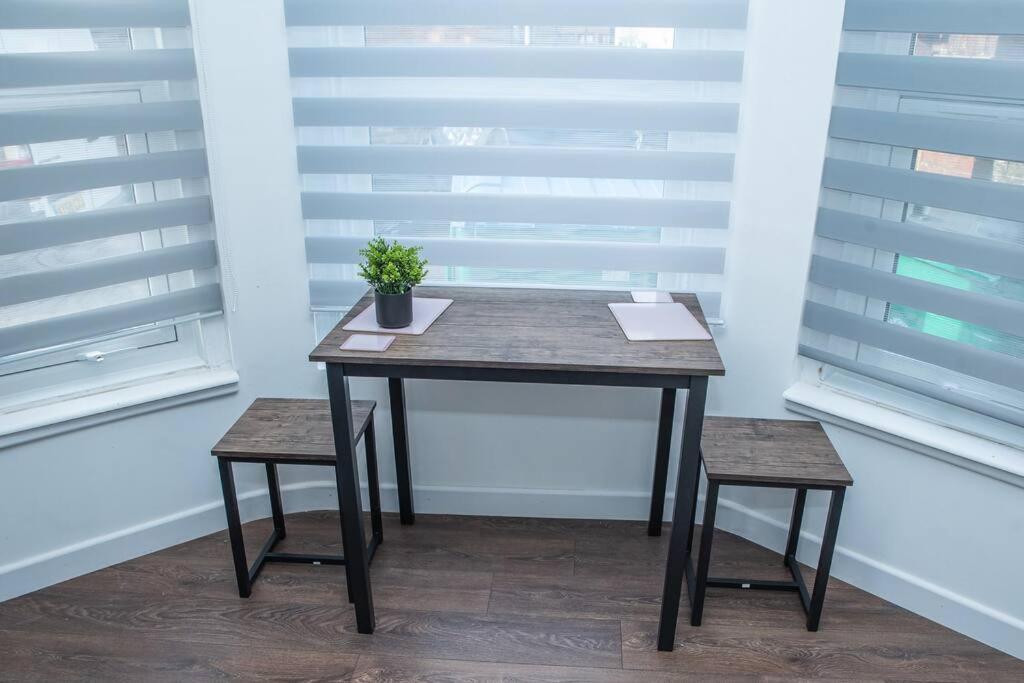 Aylesbury Apartment 1 With Free Parking Dış mekan fotoğraf