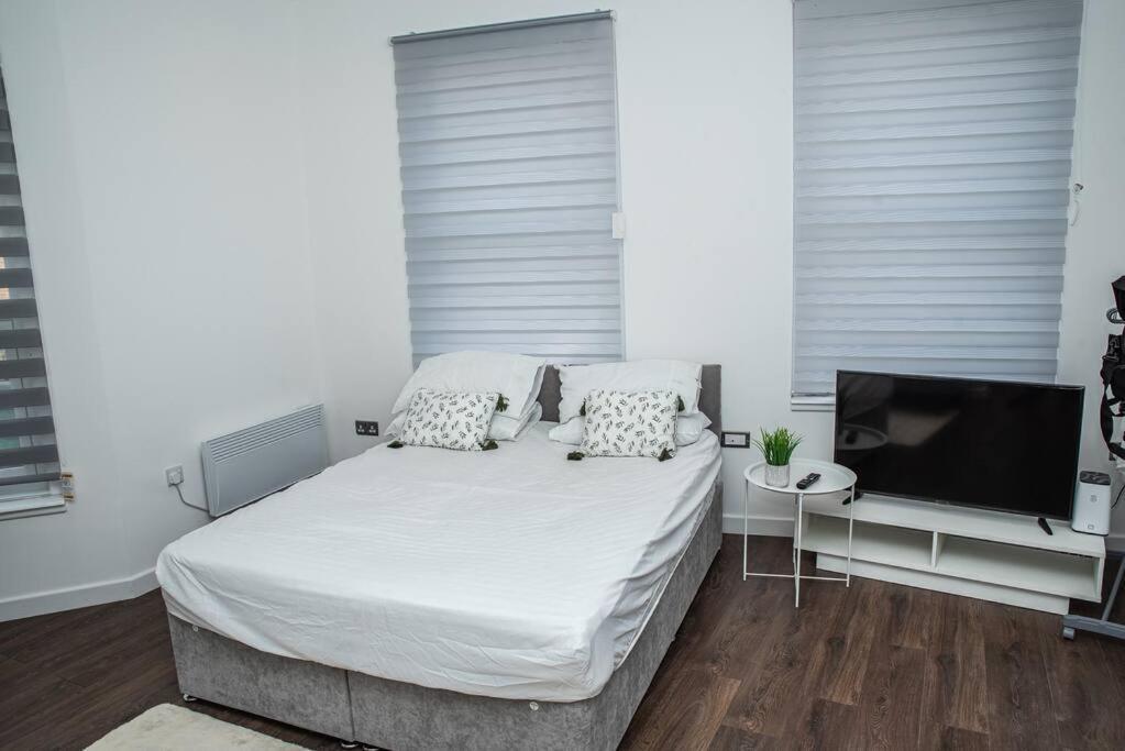 Aylesbury Apartment 1 With Free Parking Dış mekan fotoğraf