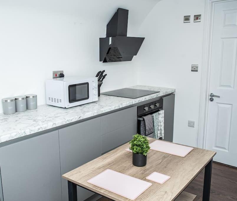 Aylesbury Apartment 1 With Free Parking Dış mekan fotoğraf
